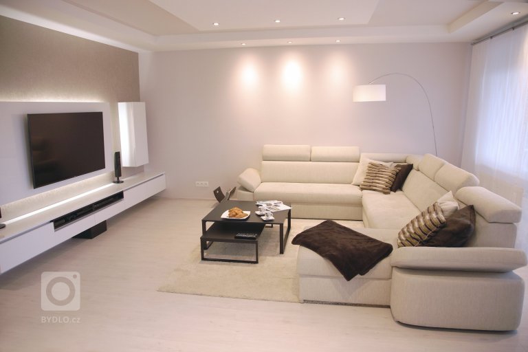 Interiér tohoto prostorného bytu v Bratislavě dýchá elegancí. Při tvorbě konceptu jsme velmi citlivě volili tonalitu barev a dbali na tvarovou a hmotovou…