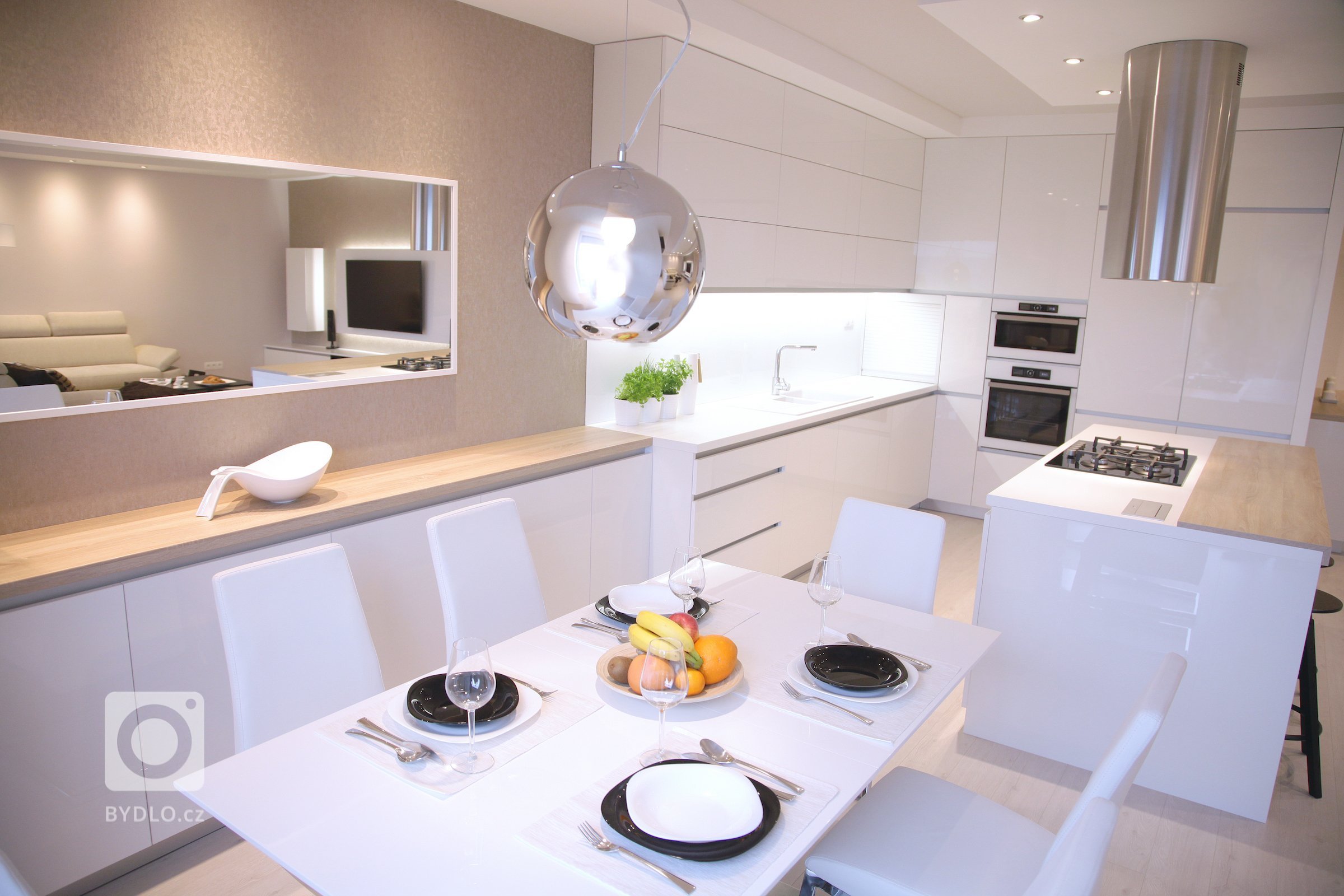 Interiér tohoto prostorného bytu v Bratislavě dýchá elegancí. Při tvorbě konceptu jsme velmi citlivě volili tonalitu barev a dbali na tvarovou a hmotovou…