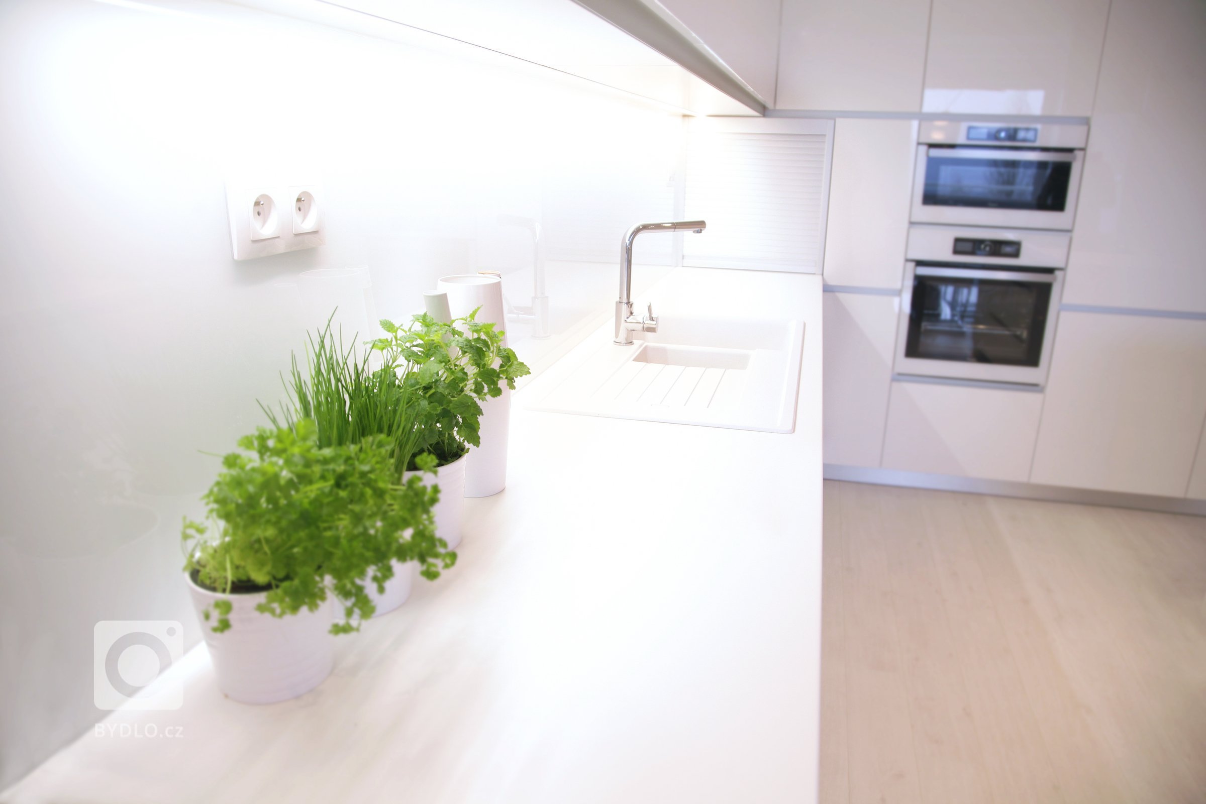 Interiér tohoto prostorného bytu v Bratislavě dýchá elegancí. Při tvorbě konceptu jsme velmi citlivě volili tonalitu barev a dbali na tvarovou a hmotovou…