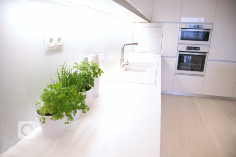 add picture to album