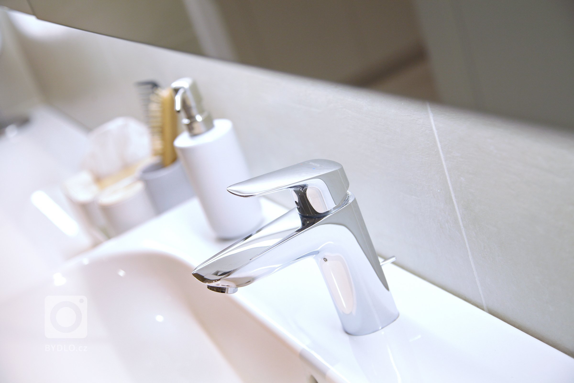 Interiér tohoto prostorného bytu v Bratislavě dýchá elegancí. Při tvorbě konceptu jsme velmi citlivě volili tonalitu barev a dbali na tvarovou a hmotovou…