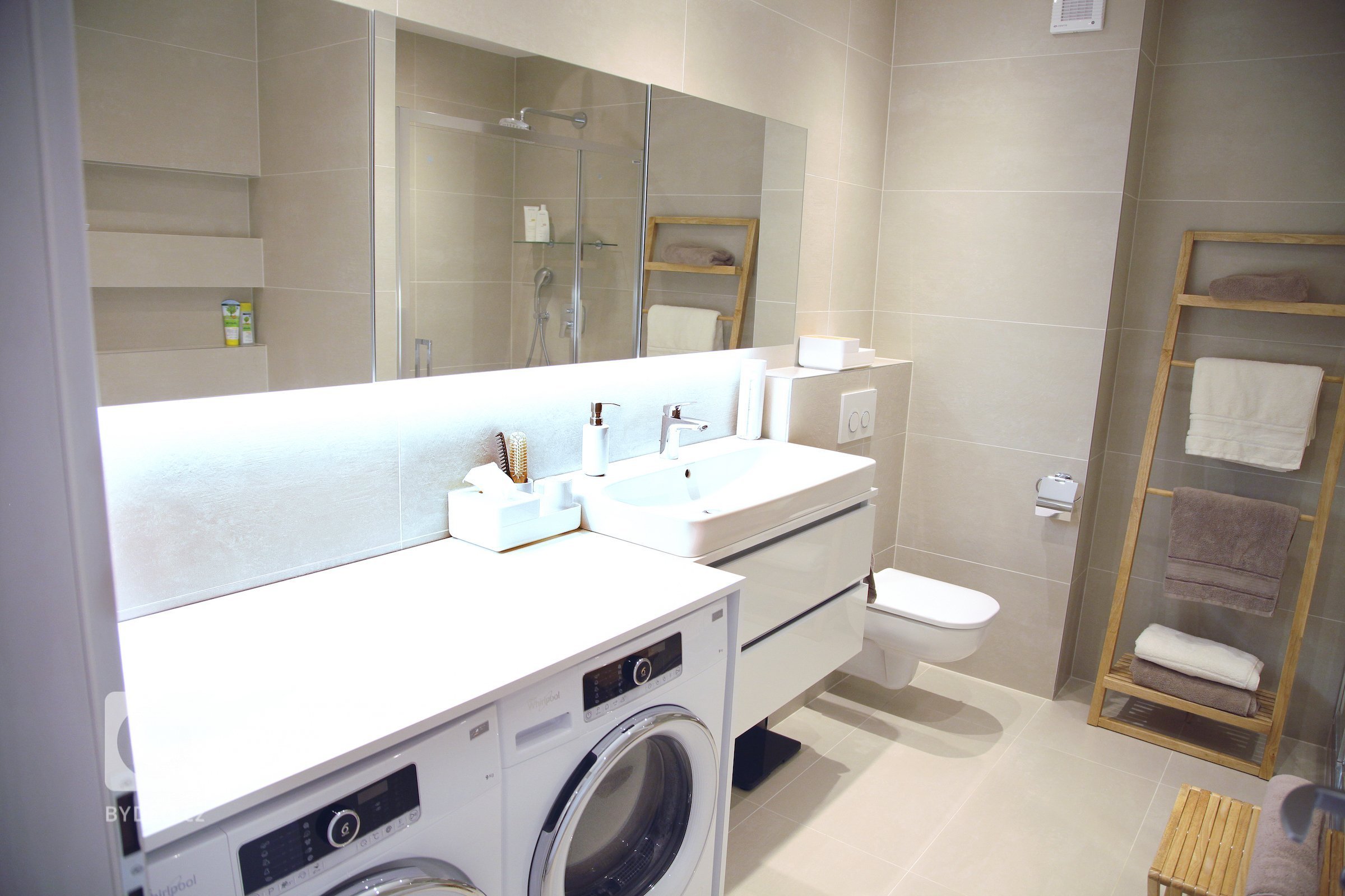 Interiér tohoto prostorného bytu v Bratislavě dýchá elegancí. Při tvorbě konceptu jsme velmi citlivě volili tonalitu barev a dbali na tvarovou a hmotovou…