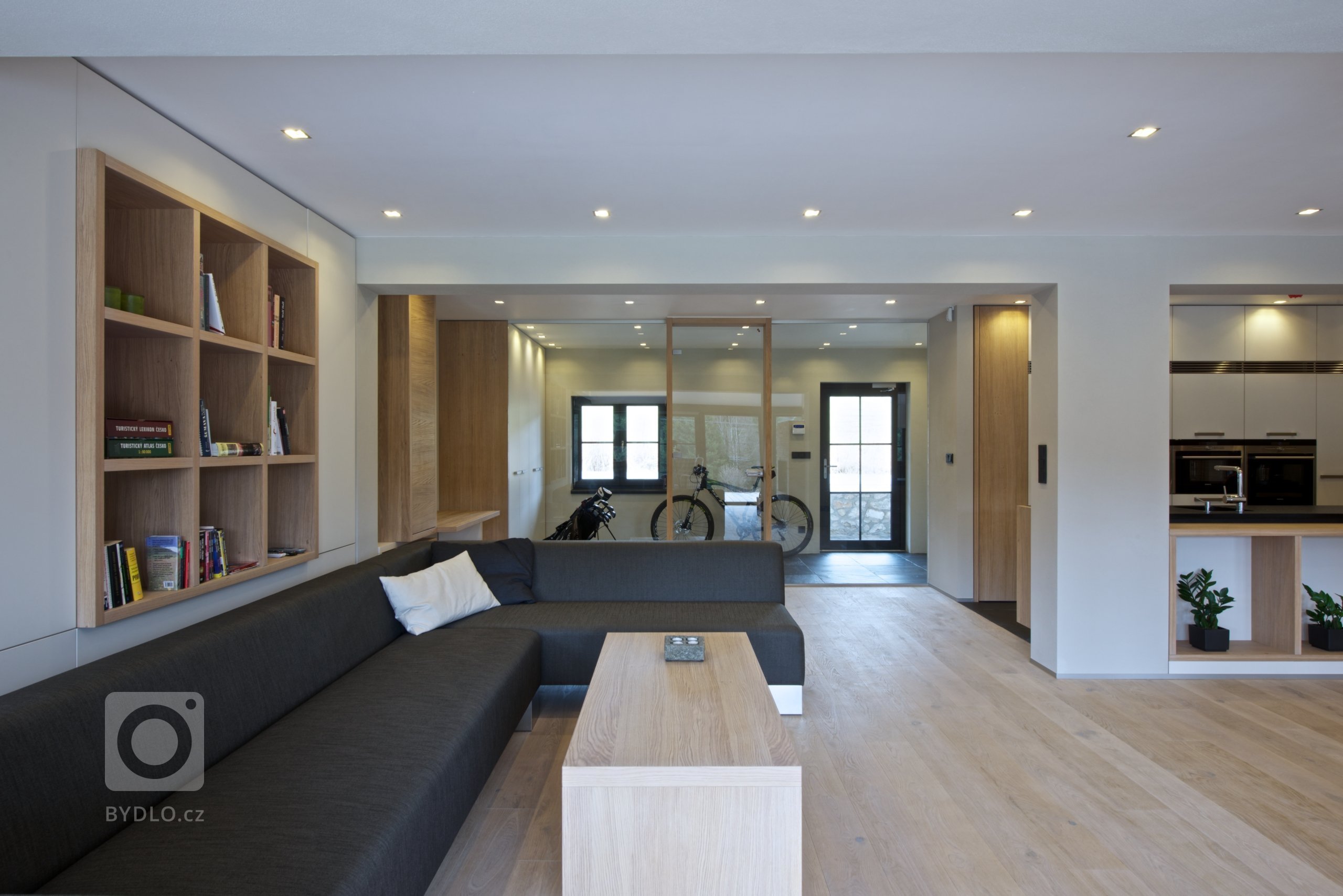 Naši klienti si nechali zrekonstruovat starý penzion v panenské části Šumavy. Jeden z bytů si pro sebe přizpůsobili k víkendovým výletům s celou rodinou...…