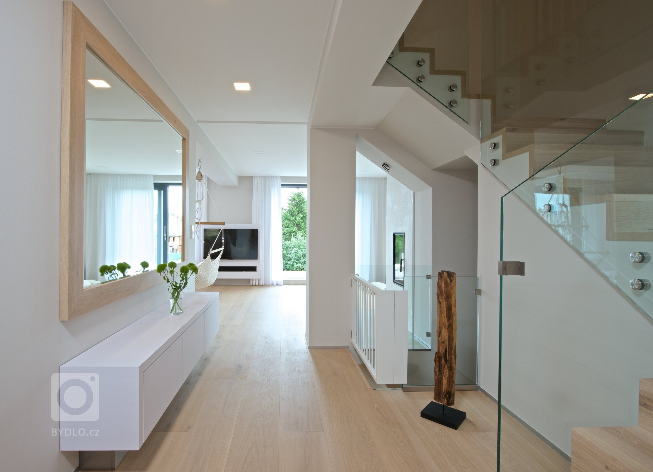 Mladí manželé koupili relativně úzký řadový dům se třemi nadzemními podlažími a sklepem, postavený na přelomu 70. a 80. let minulého století. Ačkoli dům dobře…