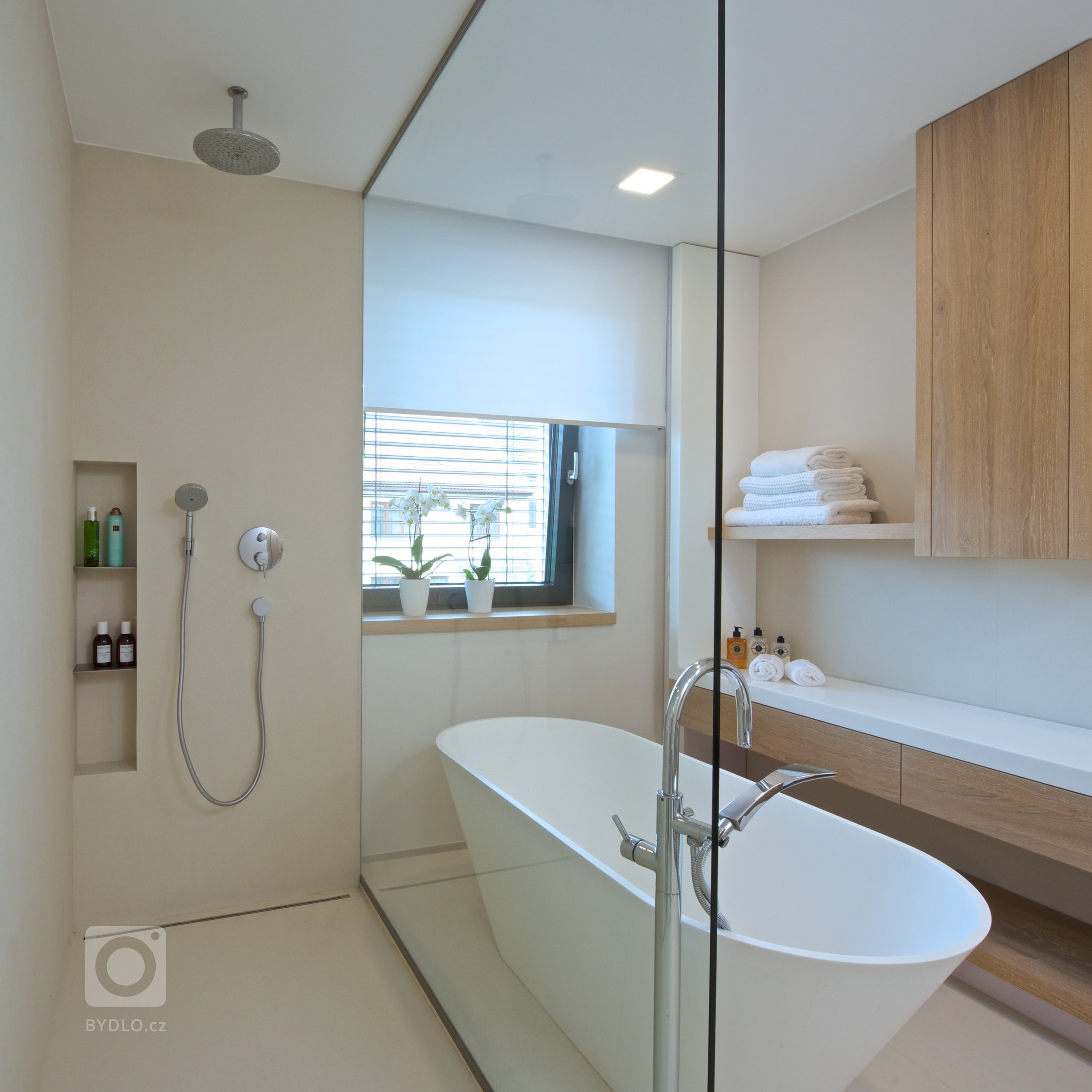 Mladí manželé koupili relativně úzký řadový dům se třemi nadzemními podlažími a sklepem, postavený na přelomu 70. a 80. let minulého století. Ačkoli dům dobře…