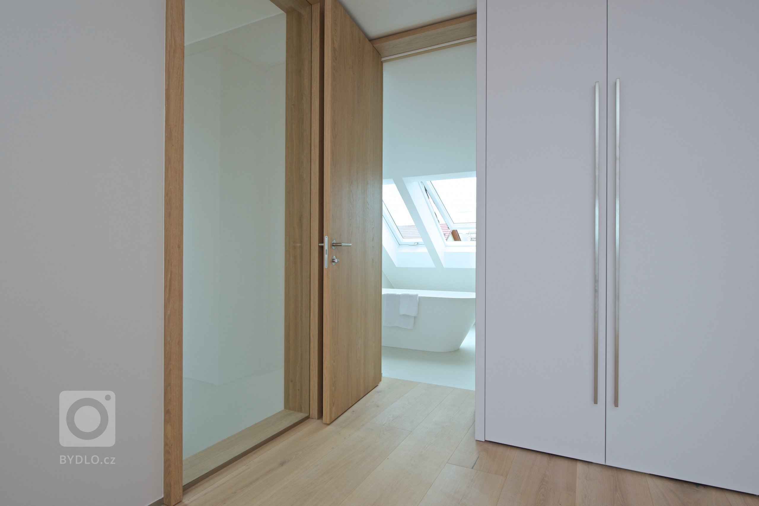 Mladí manželé koupili relativně úzký řadový dům se třemi nadzemními podlažími a sklepem, postavený na přelomu 70. a 80. let minulého století. Ačkoli dům dobře…