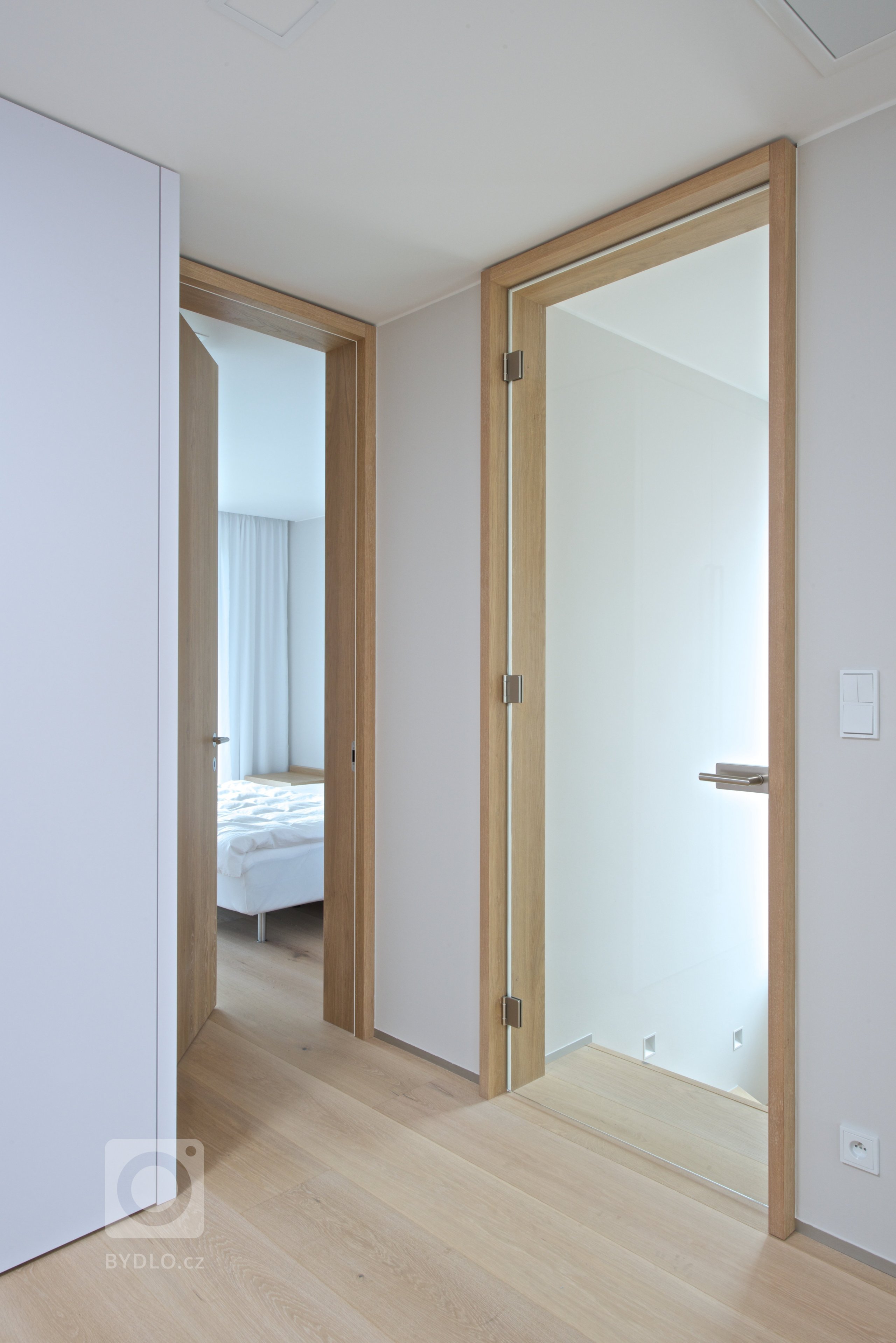 Mladí manželé koupili relativně úzký řadový dům se třemi nadzemními podlažími a sklepem, postavený na přelomu 70. a 80. let minulého století. Ačkoli dům dobře…