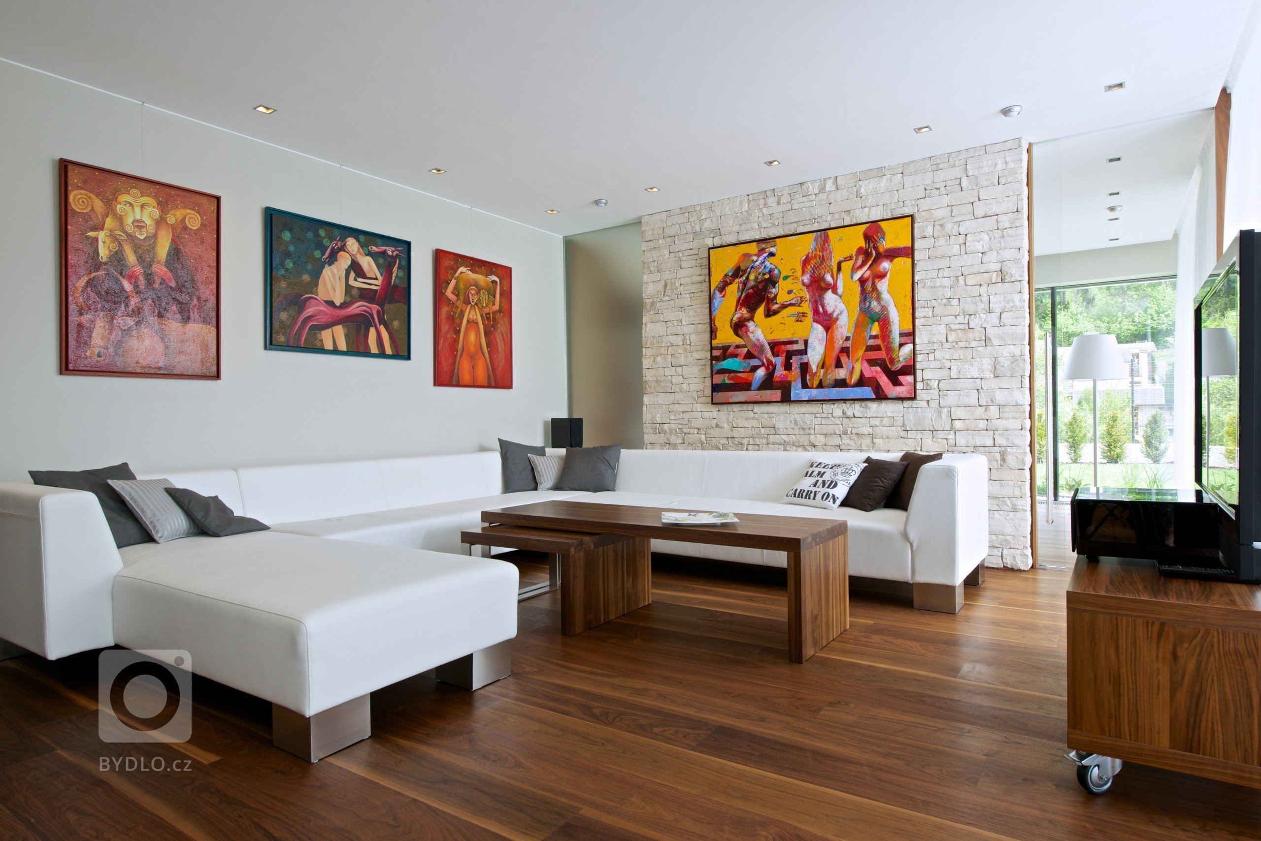 Oslovil nás zahraniční klient, který naši práci dlouho sleduje. Přál si studii, projekt a následně i realizaci domu, který nebude mít kompromisy. Poctil nás…