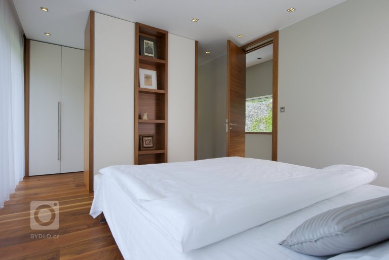 add picture to album