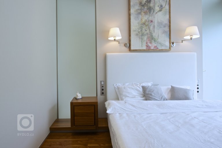 add picture to album