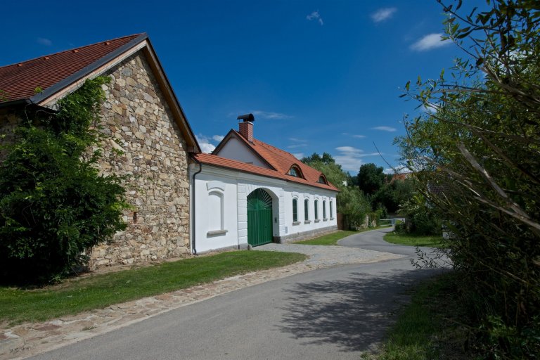 Historie tohoto statku u Písku sahá hluboko do minulosti a je nádherným příkladem, jak lze pečovat o rodinnou tradici.&nbsp;Dnes už byste neuvěřili, že tohle…