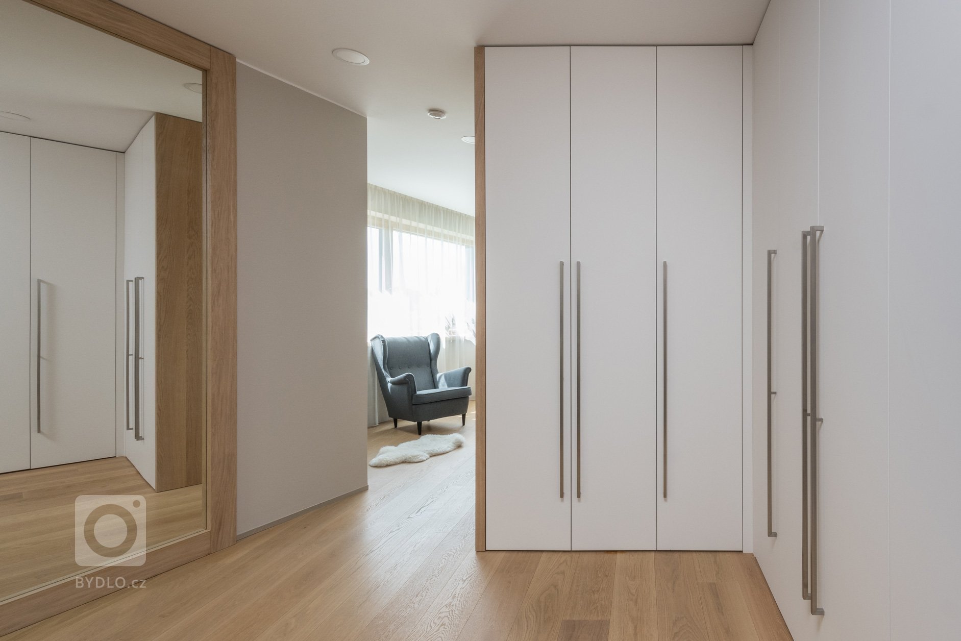 Dům zakoupený od developera nebyl &ndash; na rozdíl od sousedních &ndash; ještě postaven, mohlo se tedy zasáhnout do dispozice. Lichoběžníkový tvar a koncept…