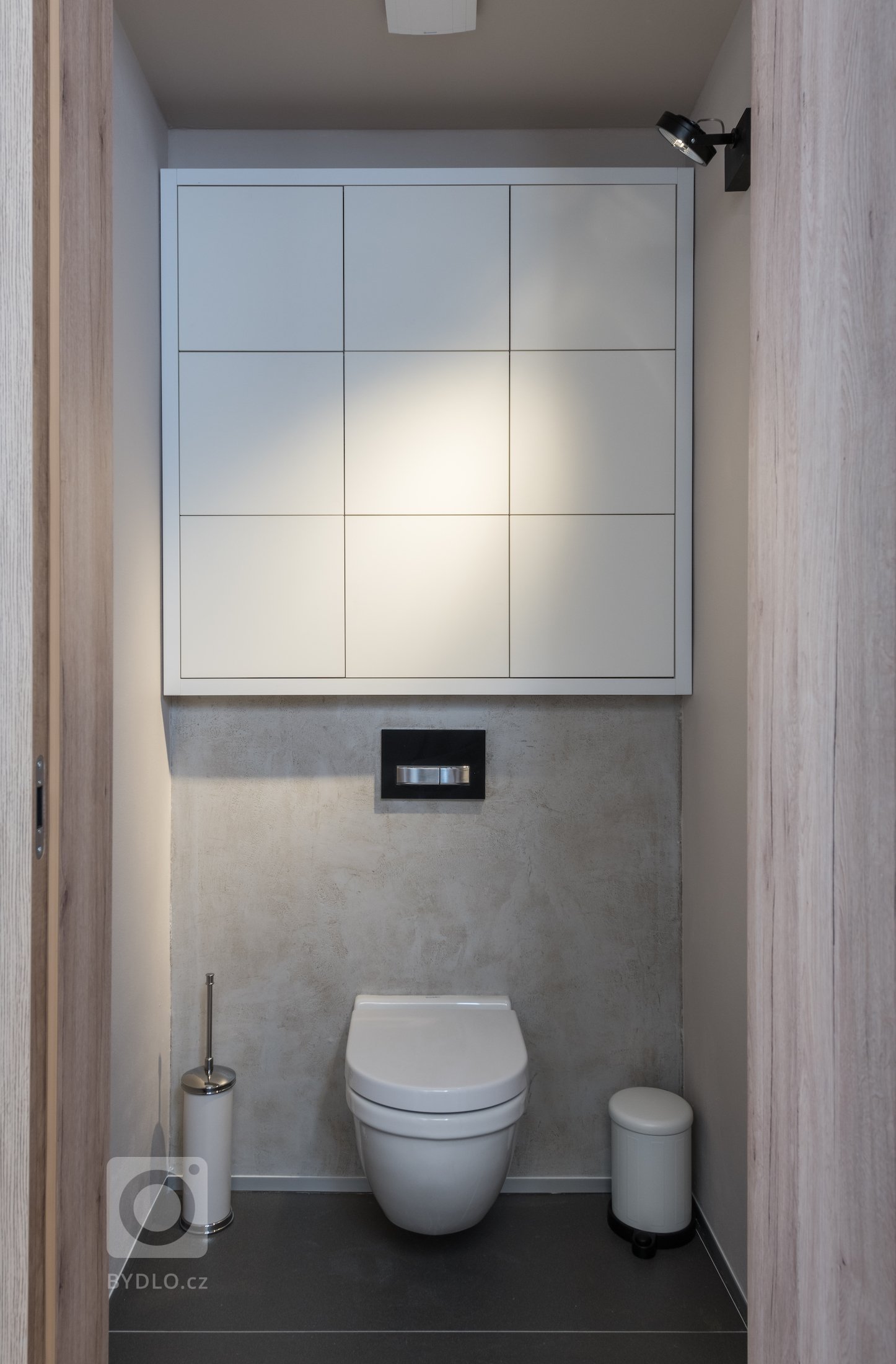 Historická atmosféra, venkovní posezení, soukromí, zádveří s prostorem pro obuv, vstupní šatna, kuchyň, jídelna &amp; sofa, ložnice, koupelna, samostatné WC …