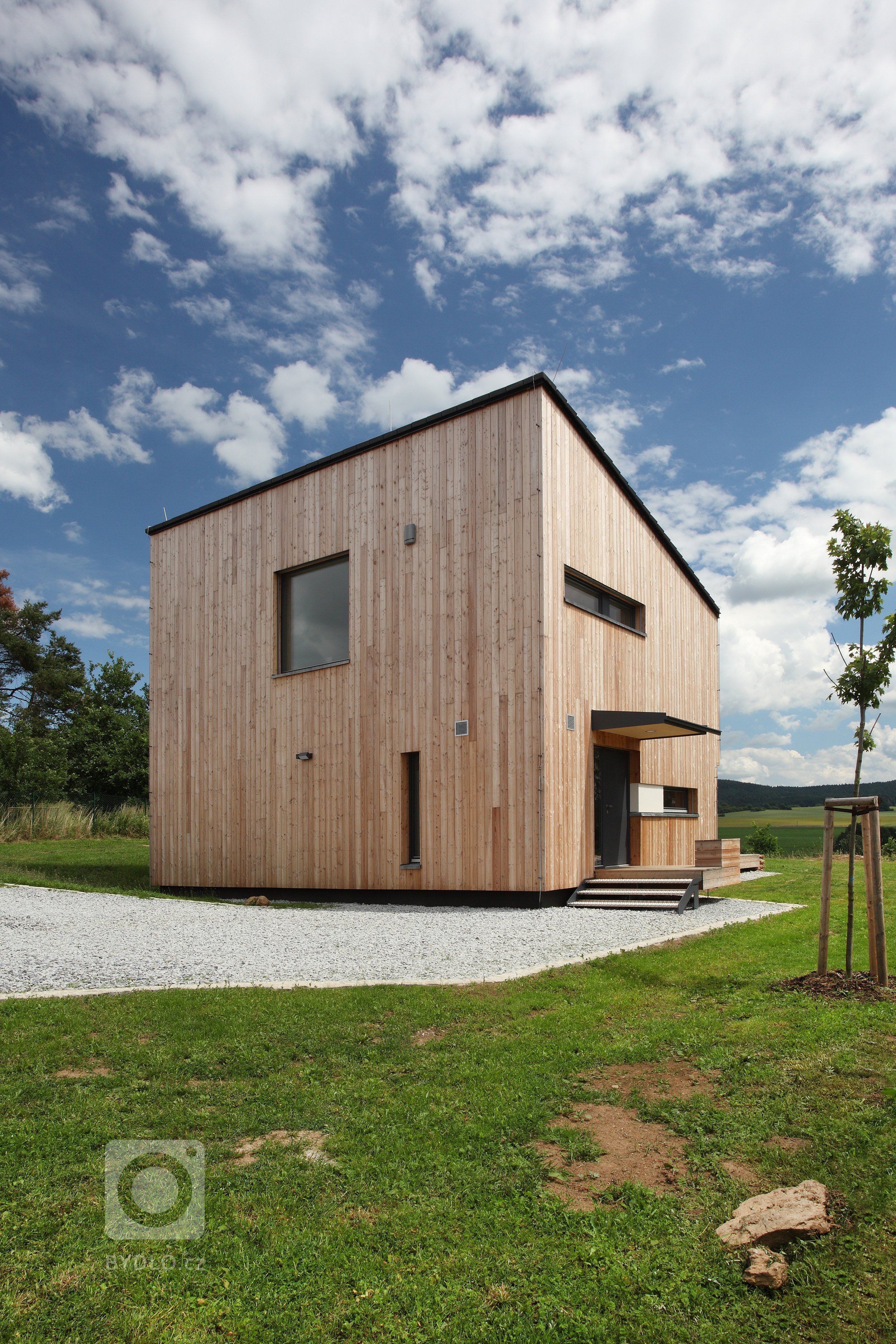 Domesi Concept House 2&nbsp;v&nbsp;Budíkově&nbsp;je postaven v&nbsp;pasivním standardu&nbsp;s použitím stavební&nbsp;technologie masivních dřevěných panelů…