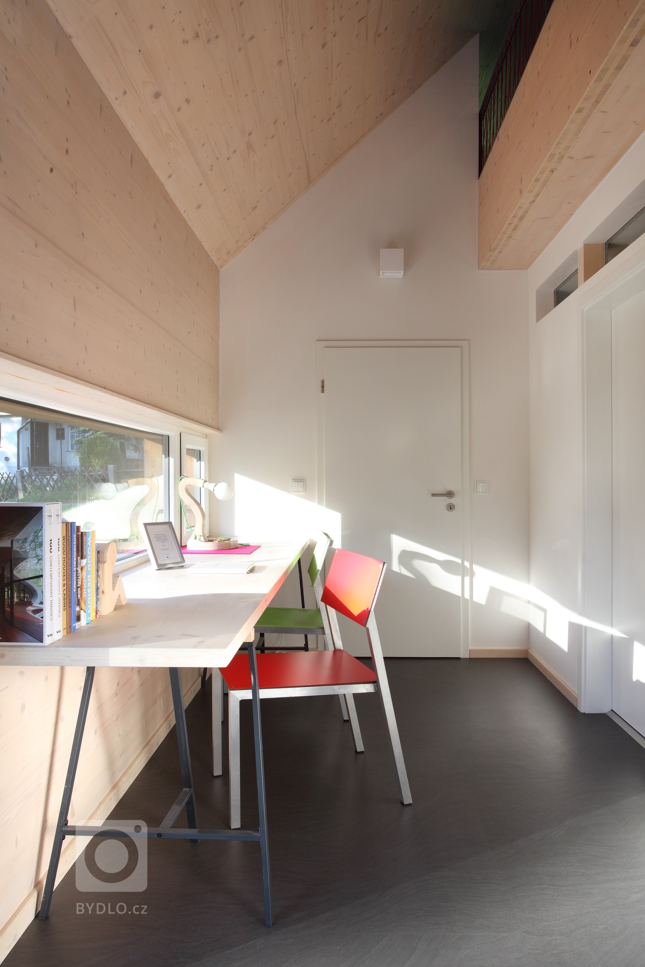 Pokud toužíte vyzkoušet svou &ldquo;testovací jízdu&rdquo; v moderní dřevostavbě, pak je Domesi Concept House určen právě vám! Víkendový dům - s veškerým…