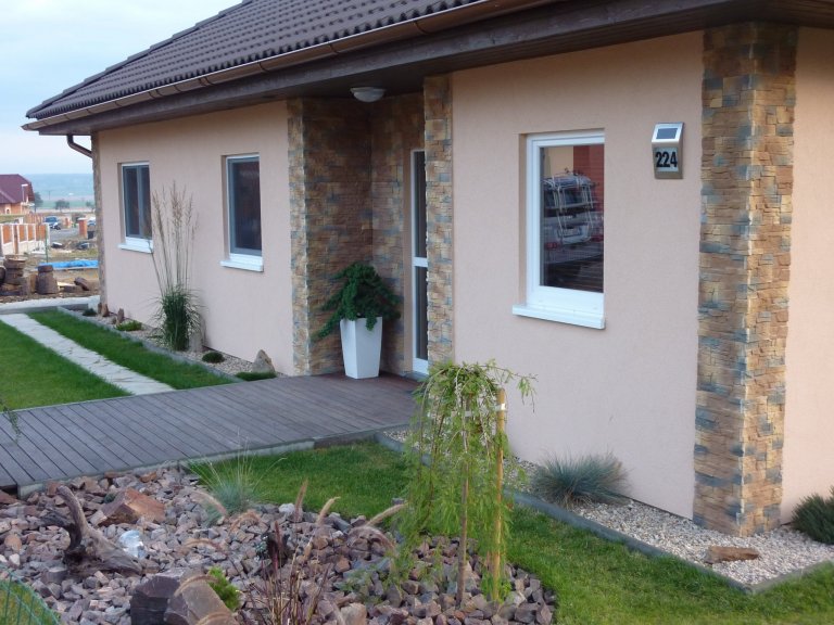 Bungalov&nbsp;MS 07&nbsp;postavený na rovinatém pozemku má dispozici 4+kk + garáž a jeho užitná plocha včetně garáže činí 126 m2. Typ MS 07 je větší dům s&nbsp…
