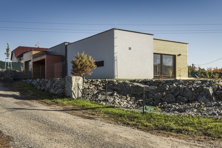 Typová dřevostavba o rozloze 150 m2. U většiny našich staveb doporučujeme založení stavby na základových patkách (samozřejmě z ekonomických důvodů), ovšem u…