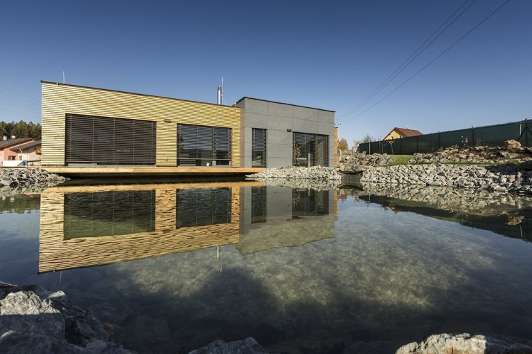 Typová dřevostavba o rozloze 150 m2. U většiny našich staveb doporučujeme založení stavby na základových patkách (samozřejmě z ekonomických důvodů), ovšem u…