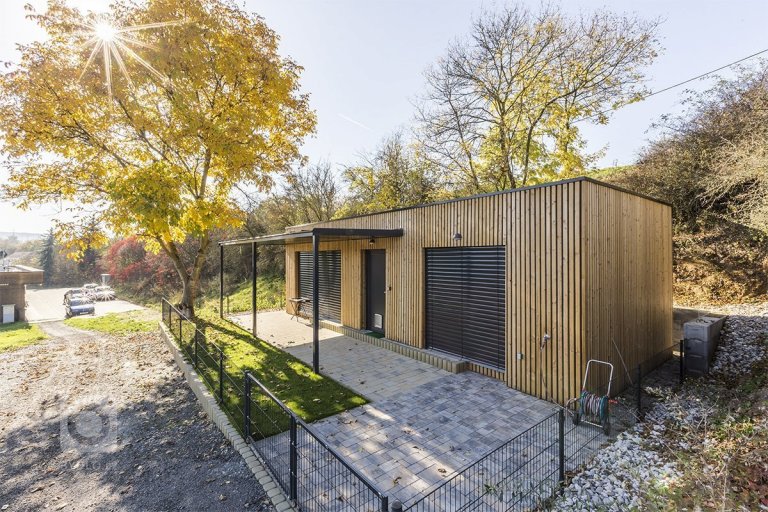 add picture to album