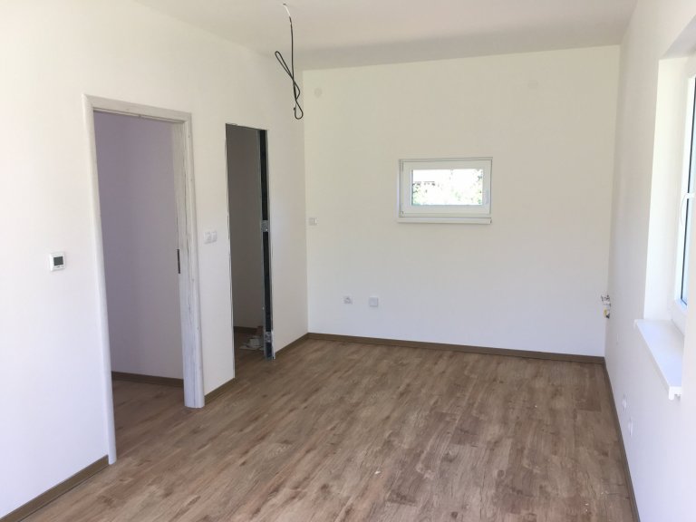 Právě jsme dokončili v Hrádku u Rokycan dřevostavbu o zastavěné ploše 50m2, která vznikla kombinací návrhu projektanta a požadavků majitelů. Stavba je dalším z…