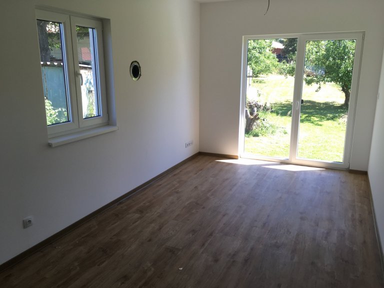 Právě jsme dokončili v Hrádku u Rokycan dřevostavbu o zastavěné ploše 50m2, která vznikla kombinací návrhu projektanta a požadavků majitelů. Stavba je dalším z…