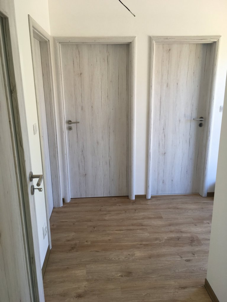 Právě jsme dokončili v Hrádku u Rokycan dřevostavbu o zastavěné ploše 50m2, která vznikla kombinací návrhu projektanta a požadavků majitelů. Stavba je dalším z…