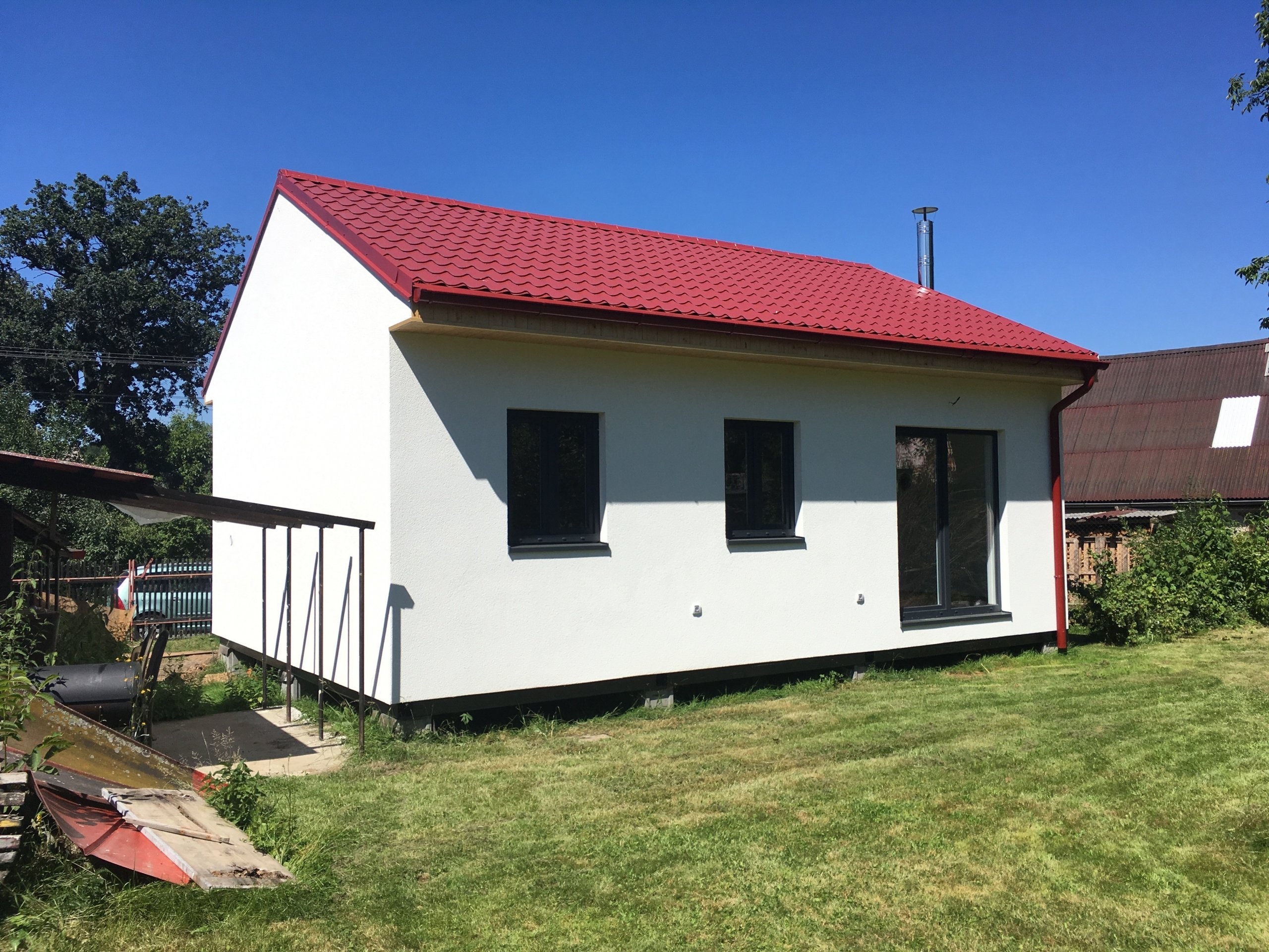 Právě jsme dokončili v Hrádku u Rokycan dřevostavbu o zastavěné ploše 50m2, která vznikla kombinací návrhu projektanta a požadavků majitelů. Stavba je dalším z…