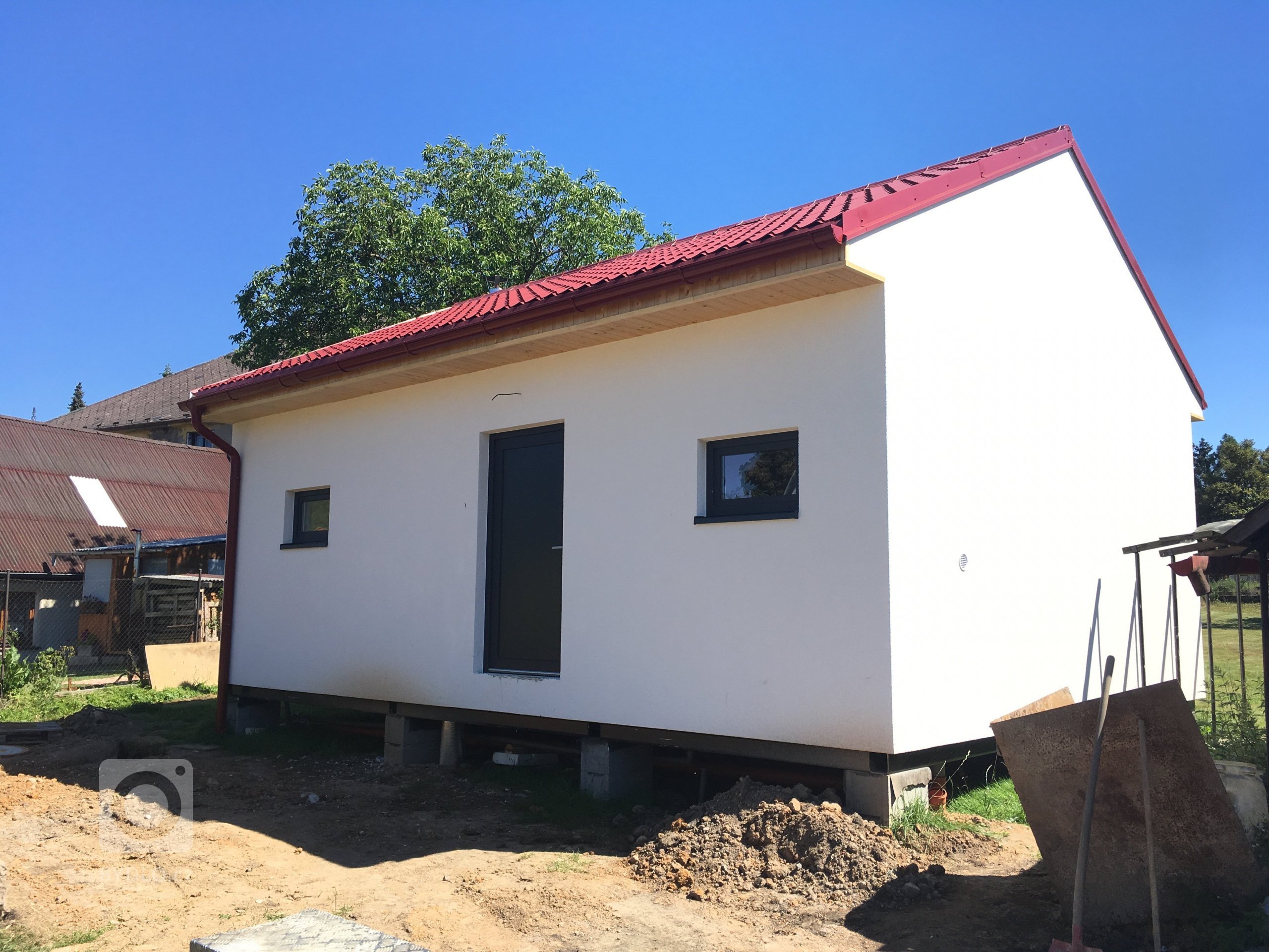 Právě jsme dokončili v Hrádku u Rokycan dřevostavbu o zastavěné ploše 50m2, která vznikla kombinací návrhu projektanta a požadavků majitelů. Stavba je dalším z…