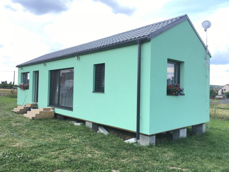 Další z&nbsp;dokončených dřevostaveb v&nbsp;roce 2018 byla typová EASY 48 prodloužená na 13m s&nbsp;doplňkovou EASY 24 ve středních Čechách. Na oba domečky…