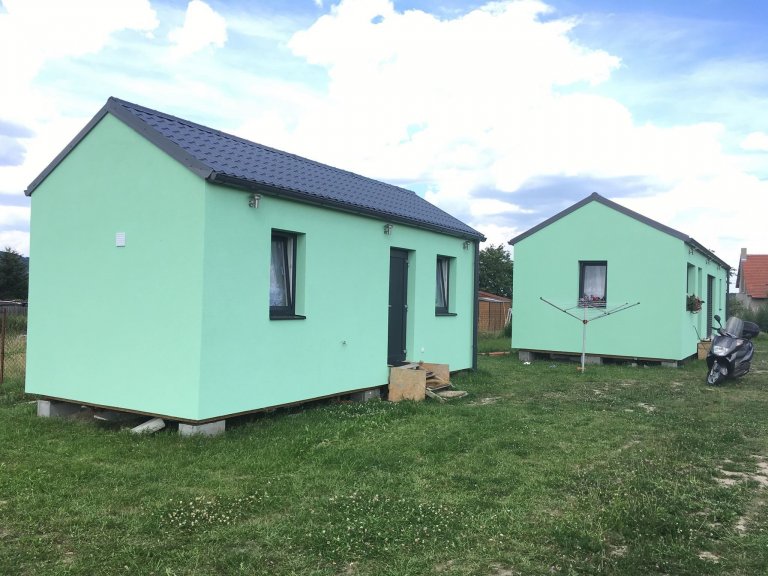 Další z&nbsp;dokončených dřevostaveb v&nbsp;roce 2018 byla typová EASY 48 prodloužená na 13m s&nbsp;doplňkovou EASY 24 ve středních Čechách. Na oba domečky…