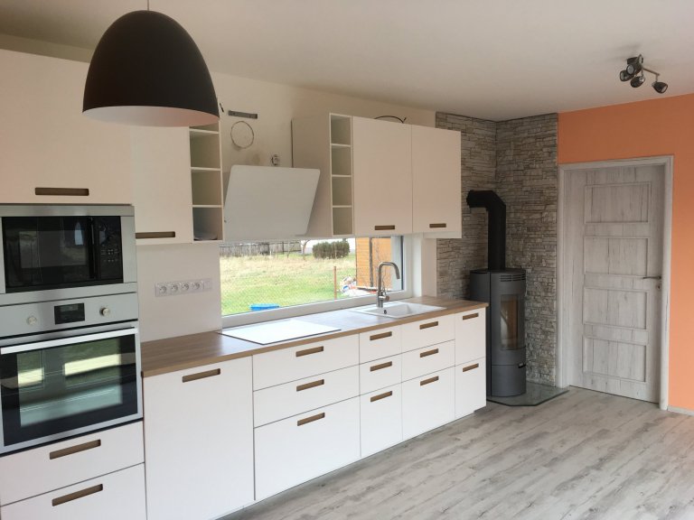 Další z&nbsp;dokončených dřevostaveb v&nbsp;roce 2018 byla typová EASY 48 prodloužená na 13m s&nbsp;doplňkovou EASY 24 ve středních Čechách. Na oba domečky…