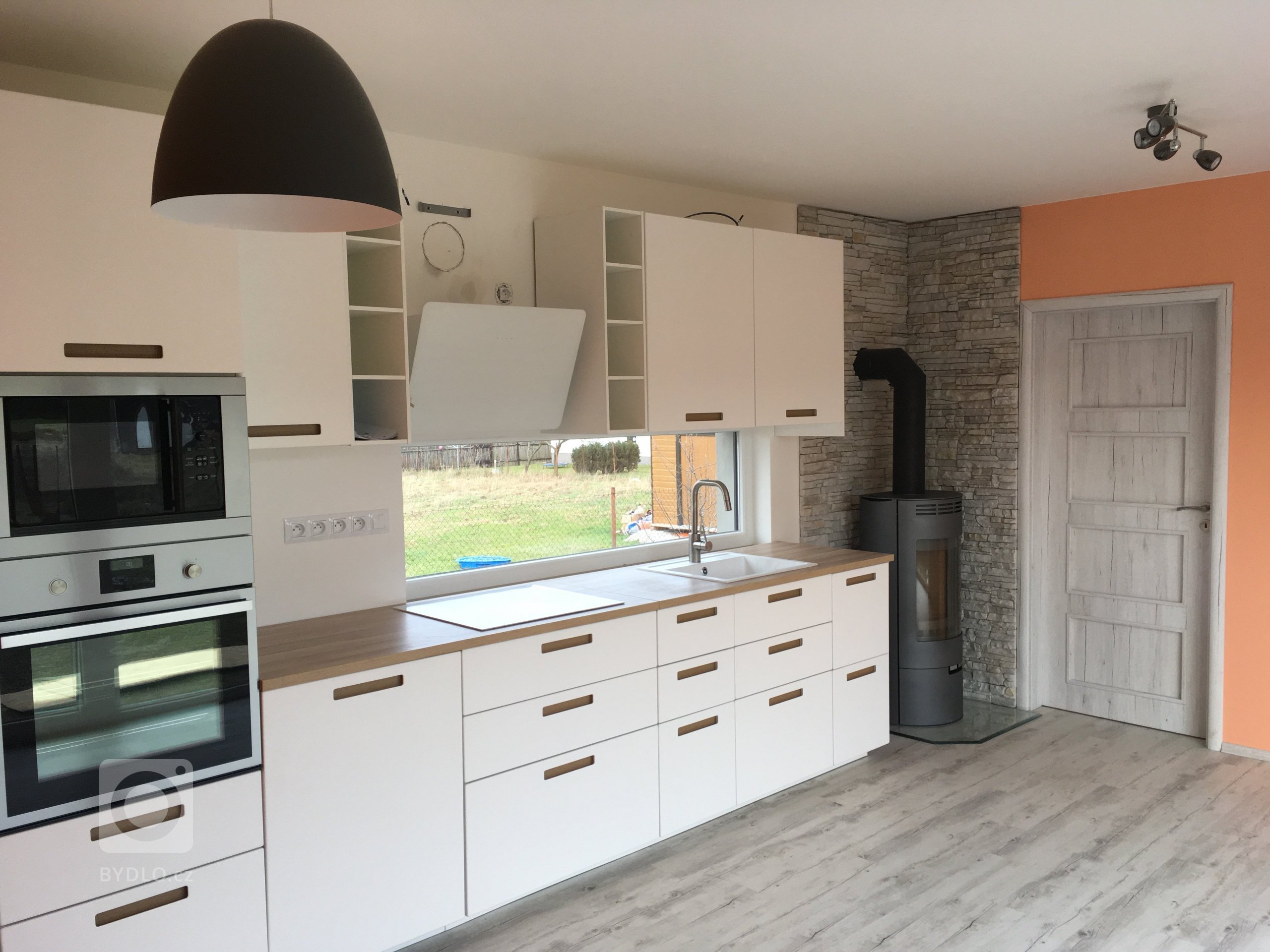 Další z&nbsp;dokončených dřevostaveb v&nbsp;roce 2018 byla typová EASY 48 prodloužená na 13m s&nbsp;doplňkovou EASY 24 ve středních Čechách. Na oba domečky…