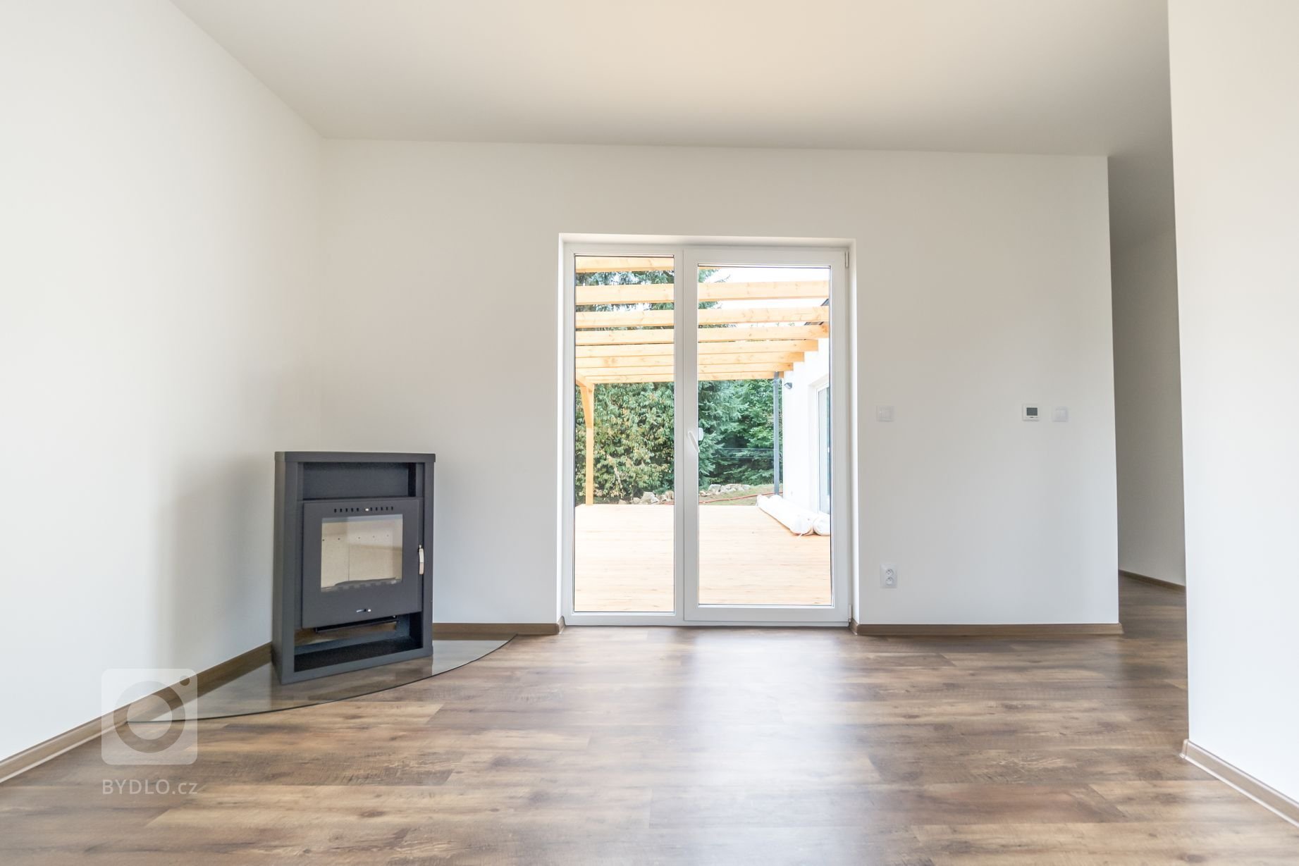 Předaná dřevostavba Easy 64 v&nbsp;obci Zdemyslice. Dřevostavba do tvaru L s&nbsp;dispozicí 3+kk a koupelnou s odděleným WC. &nbsp;Cena této dřevostavby včetně…