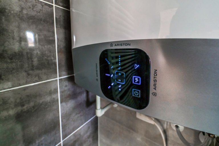 Dům vycházející z&nbsp;oblíbené dvou modulové dřevostavby Easy 48+40 o dispozici 3+kk má přístup na terasu ze všech pokojů a svým půdorysem do L poskytuje i…
