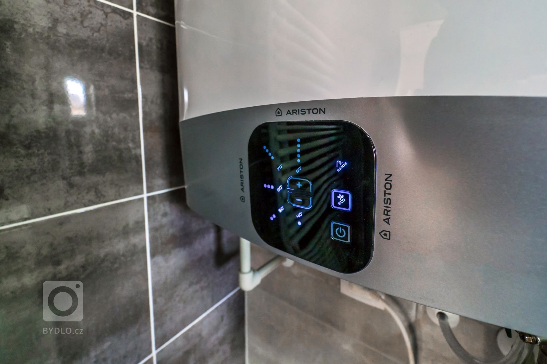 Dům vycházející z&nbsp;oblíbené dvou modulové dřevostavby Easy 48+40 o dispozici 3+kk má přístup na terasu ze všech pokojů a svým půdorysem do L poskytuje i…