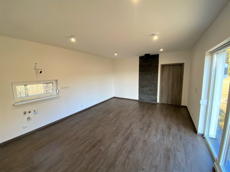 V menší obci Myslinka v okrese Plzeň &ndash; sever jsme zhotovili dřevostavbu o rozměrech 14,3x4,7m, která vznikla prodloužením a rozšířením naší typové Easy…