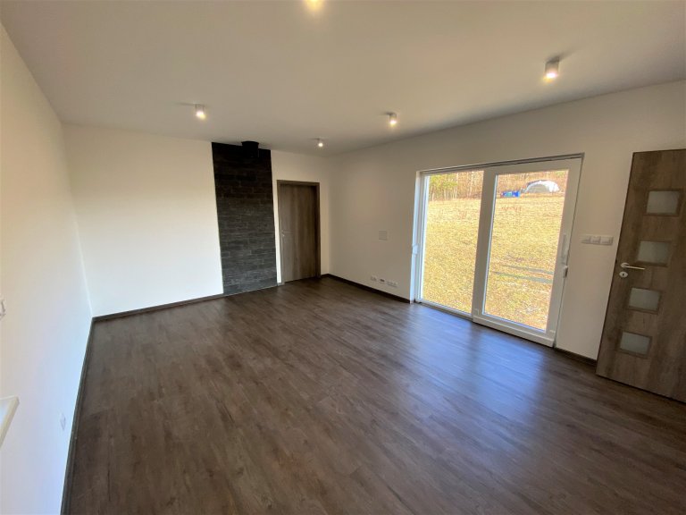 V menší obci Myslinka v okrese Plzeň &ndash; sever jsme zhotovili dřevostavbu o rozměrech 14,3x4,7m, která vznikla prodloužením a rozšířením naší typové Easy…