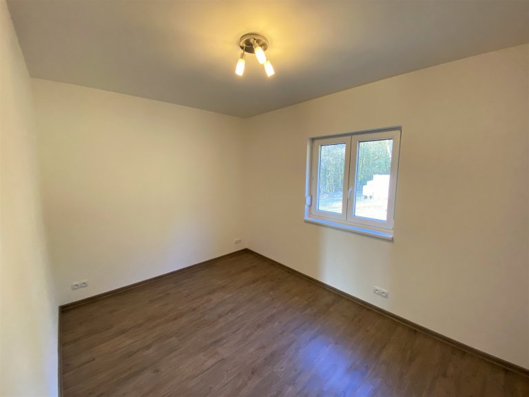 V menší obci Myslinka v okrese Plzeň &ndash; sever jsme zhotovili dřevostavbu o rozměrech 14,3x4,7m, která vznikla prodloužením a rozšířením naší typové Easy…