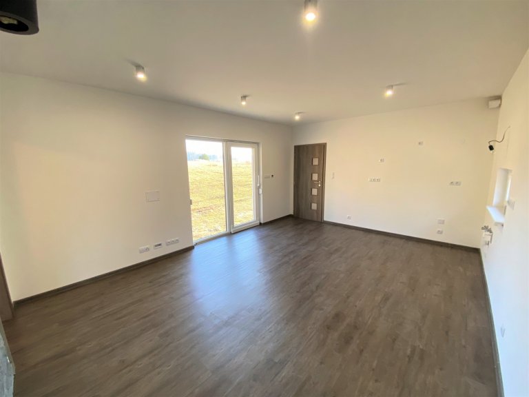 V menší obci Myslinka v okrese Plzeň &ndash; sever jsme zhotovili dřevostavbu o rozměrech 14,3x4,7m, která vznikla prodloužením a rozšířením naší typové Easy…