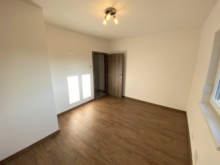 V menší obci Myslinka v okrese Plzeň &ndash; sever jsme zhotovili dřevostavbu o rozměrech 14,3x4,7m, která vznikla prodloužením a rozšířením naší typové Easy…