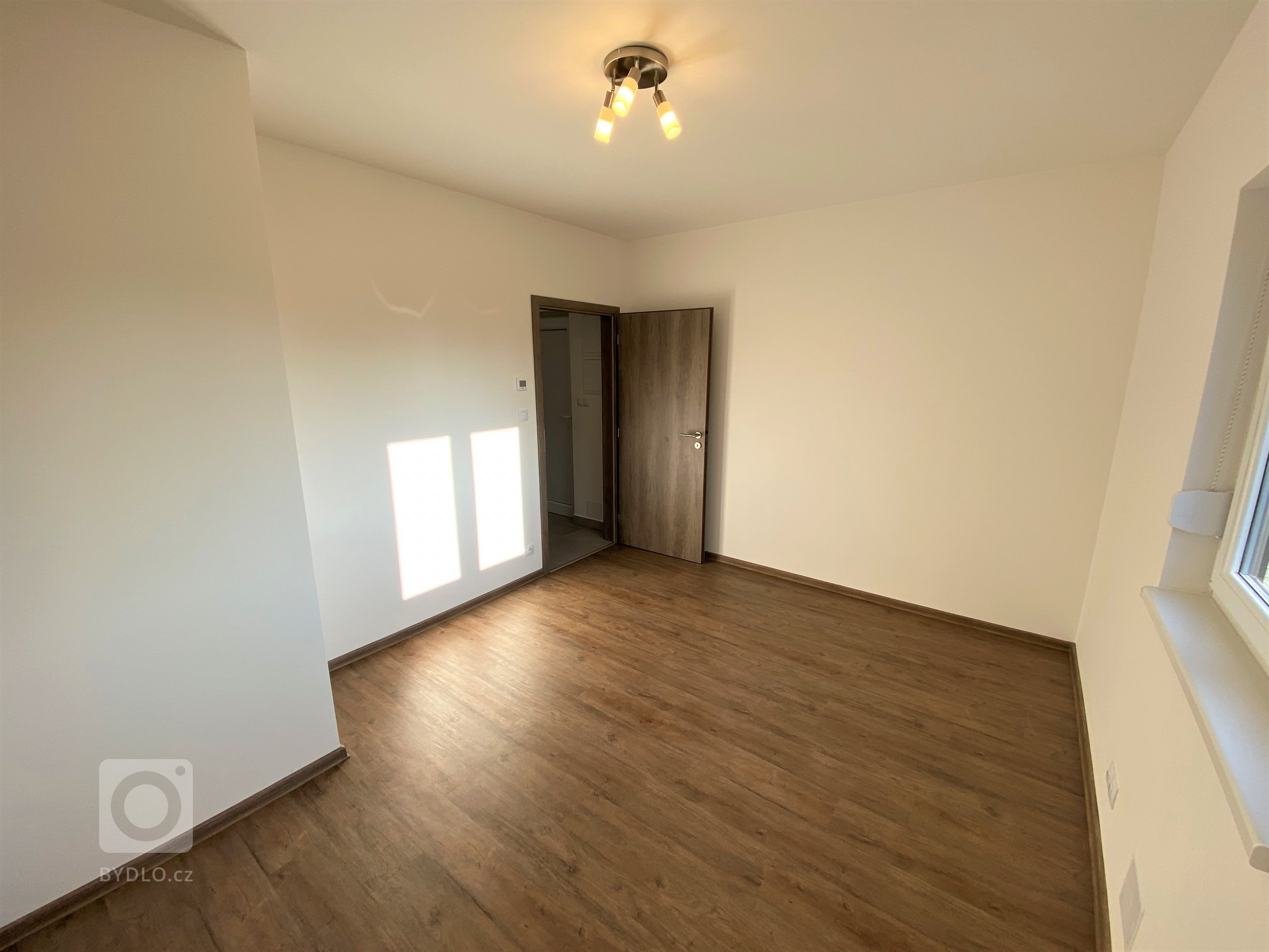 V menší obci Myslinka v okrese Plzeň &ndash; sever jsme zhotovili dřevostavbu o rozměrech 14,3x4,7m, která vznikla prodloužením a rozšířením naší typové Easy…