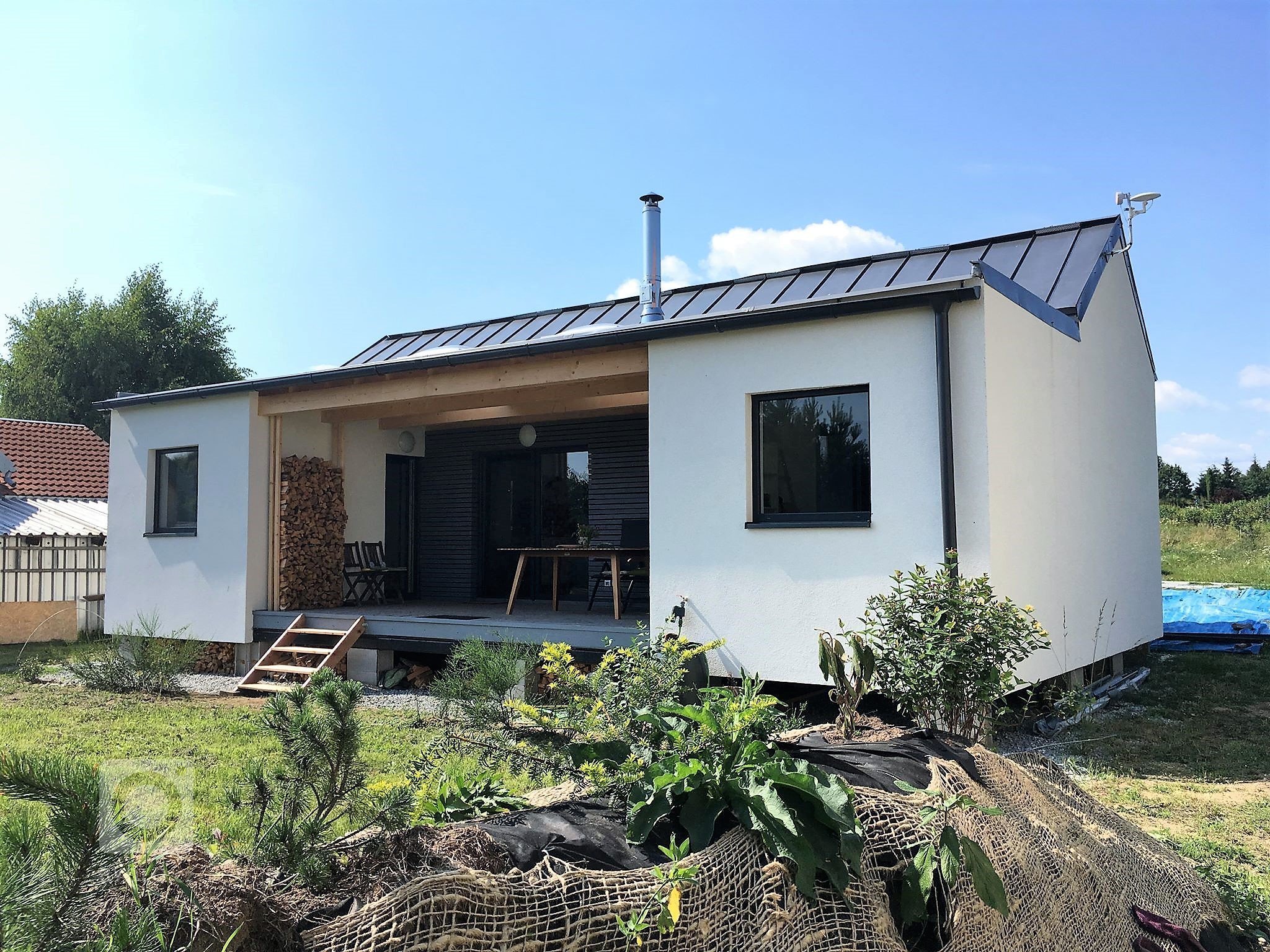 Dřevostavbu vycházející z&nbsp;modulu EASY 48 jsme stavěli v&nbsp;roce 2018 pro paní majitelku, která je výtvarnicí a ve velké míře se podílela na finální…