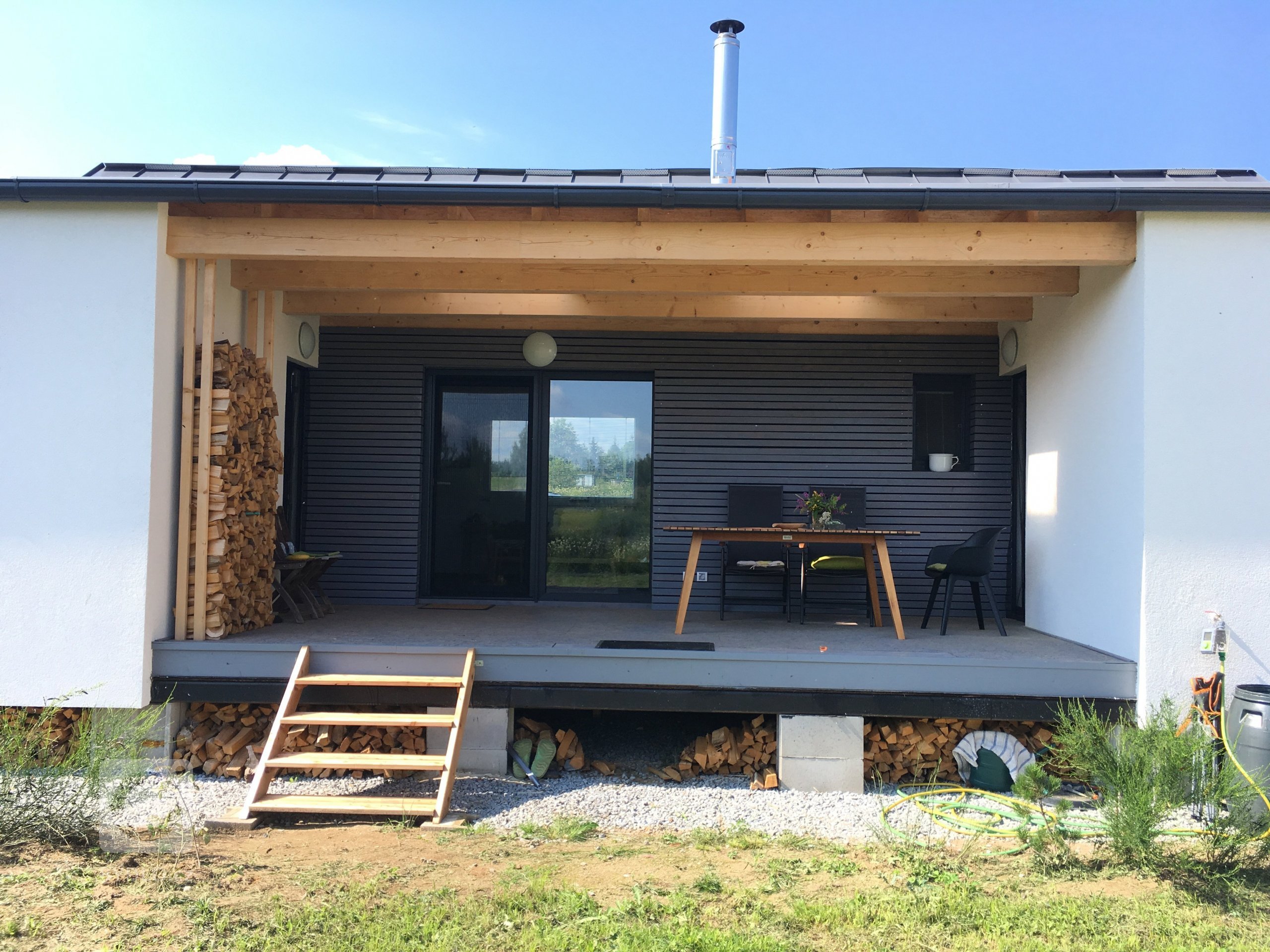 Dřevostavbu vycházející z&nbsp;modulu EASY 48 jsme stavěli v&nbsp;roce 2018 pro paní majitelku, která je výtvarnicí a ve velké míře se podílela na finální…