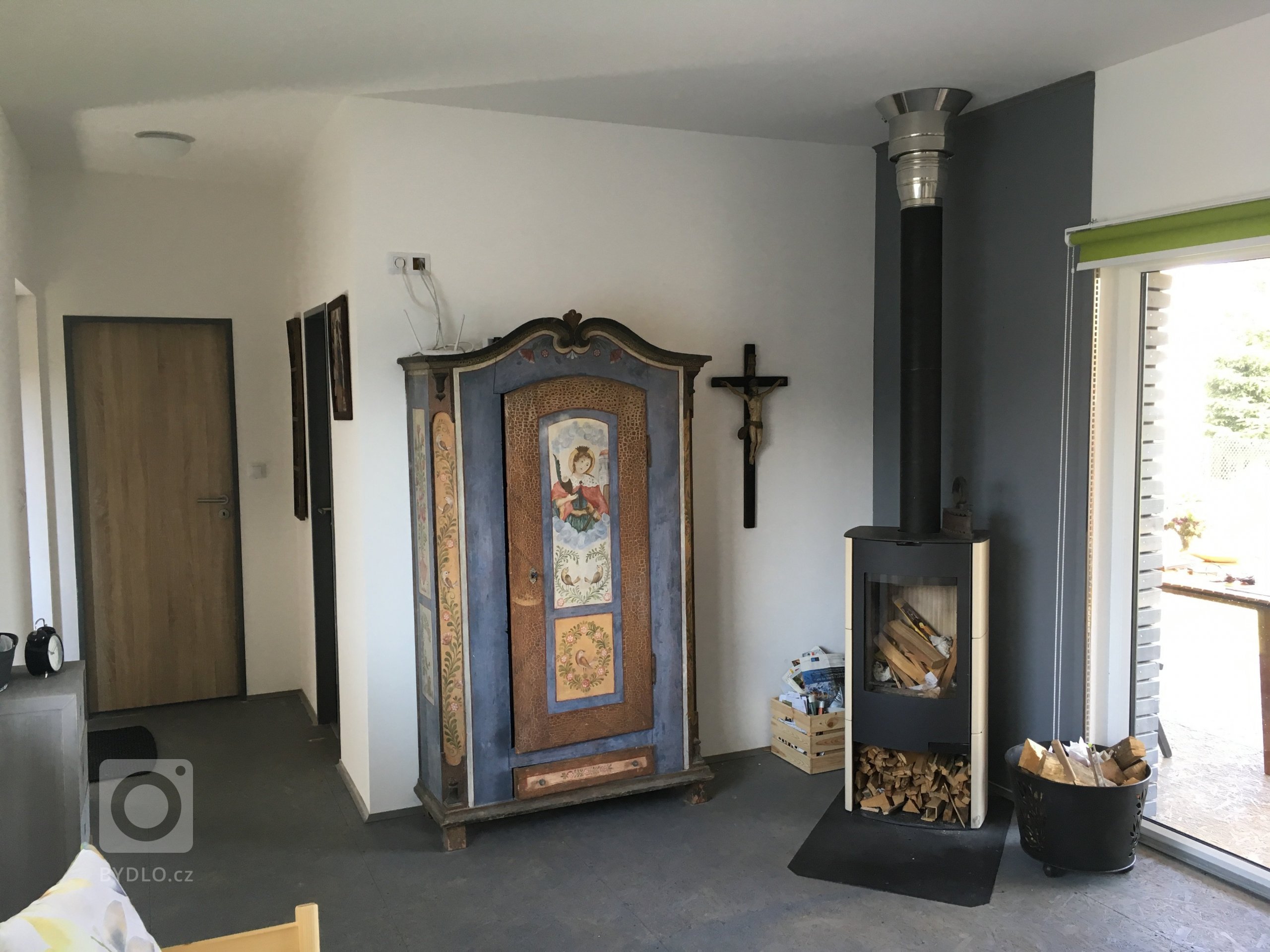 Dřevostavbu vycházející z&nbsp;modulu EASY 48 jsme stavěli v&nbsp;roce 2018 pro paní majitelku, která je výtvarnicí a ve velké míře se podílela na finální…