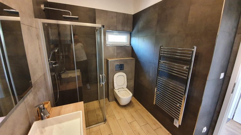 V&nbsp;loňském roce jsme postavili oblíbenou dvoumodulovou dřevostavbu, tentokráte v&nbsp;menším provedení Easy 40+40 v&nbsp;obci Břasy na Rokycansku, ale i na…