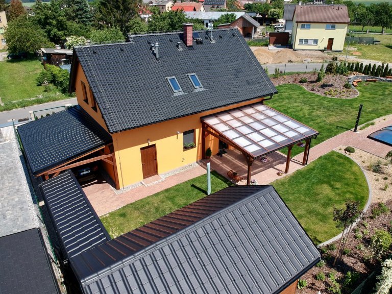 Miluška 5 je dvoupatrový dům 4+KK+G, jehož dispozici je možné si variabilně uzpůsobit a místo garáže tak například může být pokoj navíc. Užitná plocha domu je…