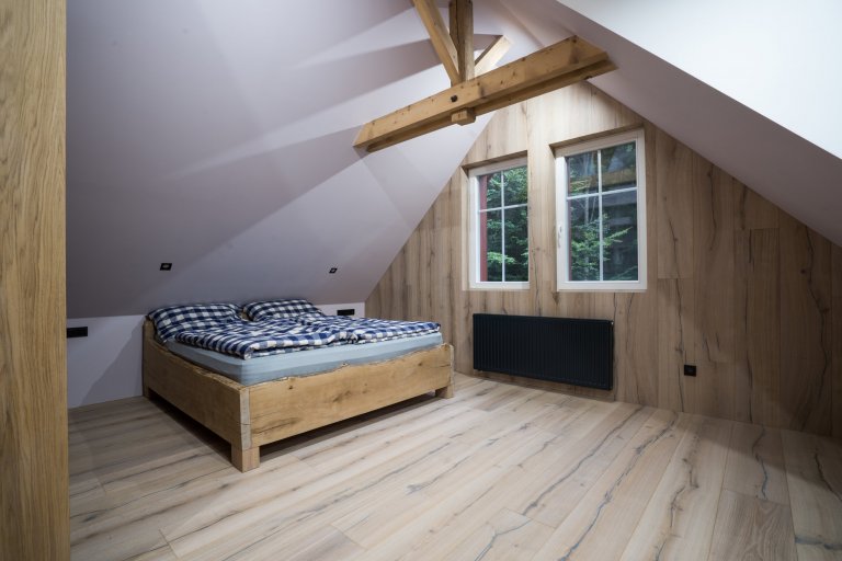 Podlahové řešení v apartmánu v Krkonoších