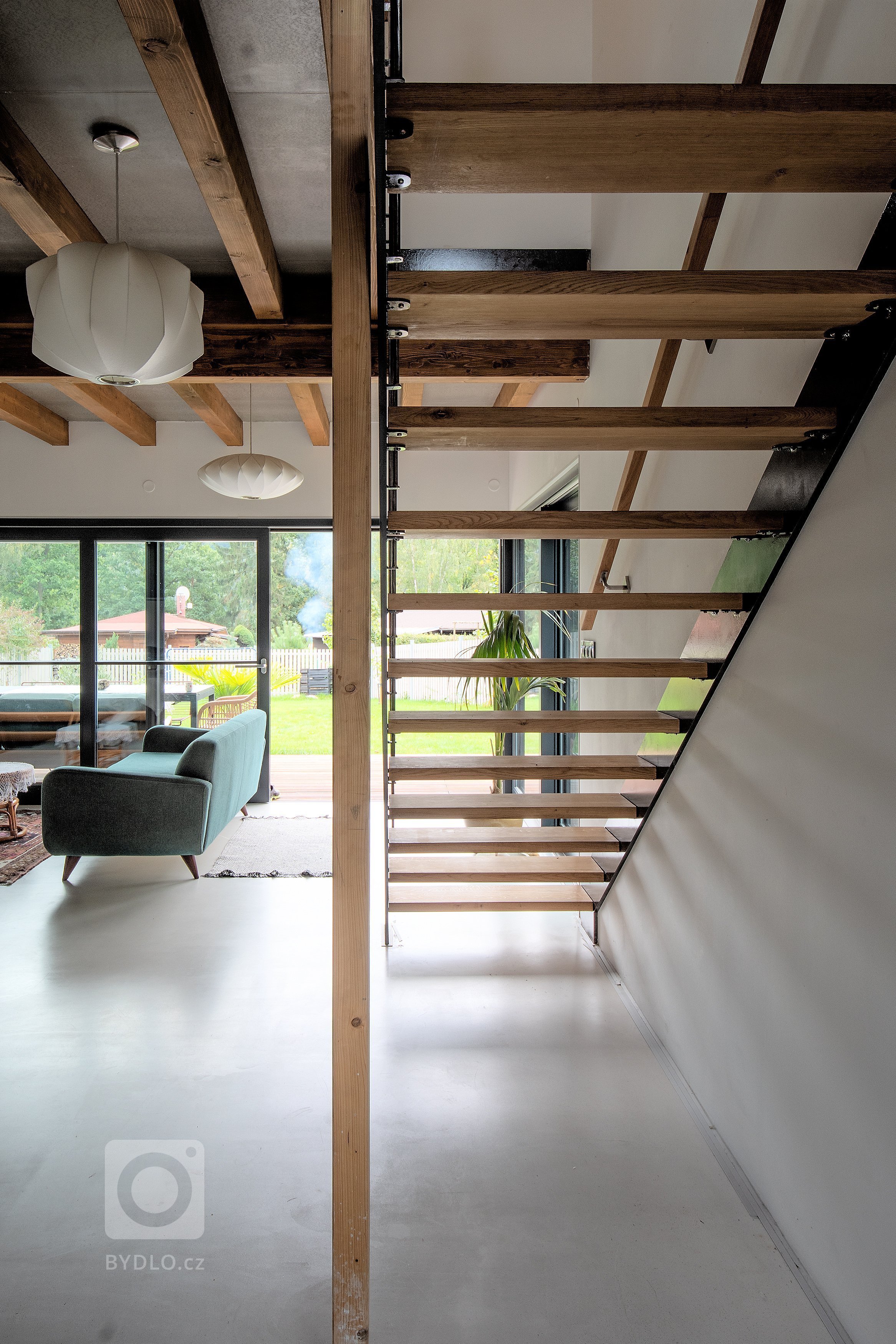 Svojí dispozicí a celkovým řešením poskytuje&nbsp;prostor pro pohodlné celoroční bydlení.

www.prajaga.cz
