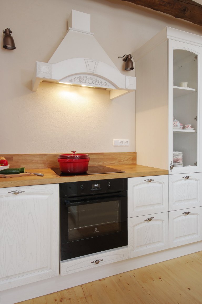 Starý kamenný dům ve středočeské obci Slapy býval původně obydlím nadlesního. Až pak se z něj stala letní chalupa a ještě později místo, které může sloužit…