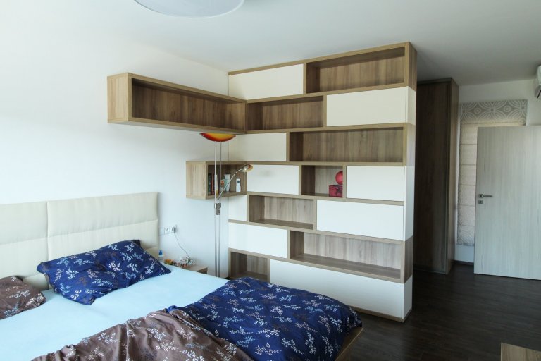 Rodinný dům v Uhřiněvsi&nbsp; je určen pro bydlení 4&ndash; členné rodiny. Zastavěná plocha činí 180,83 m2 z toho RD 167,23 m2, sklad 13,60 m2.
Celková užitná…